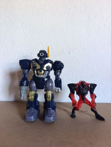 Lote Robô e Alien Ben 10