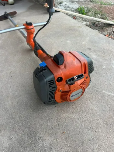 Roçadeira semi nova