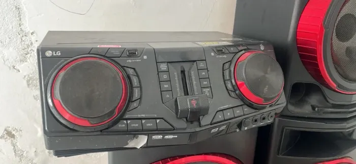 Mini System LG Bluetooth Dual USB MP3 CD Player - Rádio AM/FM 2250W Função DJ X Boom CJ88