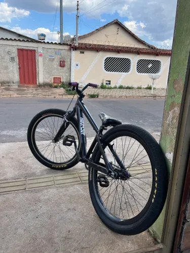 VENDE-SE BICICLETA PARA WHEELING TROCO EM IPHONE,PC OU ALGO DO MEU INTERESSE !