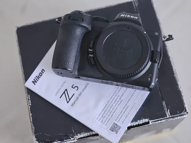 Nikon Z5 - Impecável (Apenas 11.800 k)