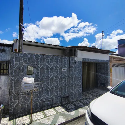 EXCELENTE CASA 3 QUARTOS, 1 SUÍTE, AO LADO DO SALVADOR LIRA