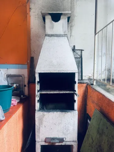 Churrasqueira Pré-Moldada em Betão / Cimento com Grelha Included