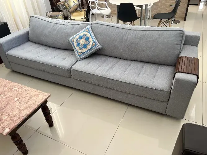 Sofá linho luxo 2,80 m cinza. Century. Oportunidade!