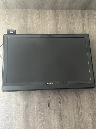 A Philips 42PFL3403/78 é uma televisão de tela LCD com 42 polegadas e resolução HD Ready 
