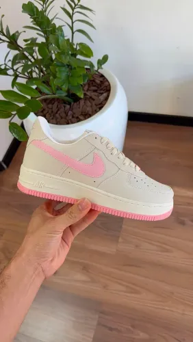 Tênis Rosa Nike Air Force