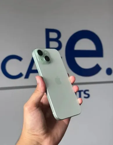 iPhone 15, 128gigas, bateria 87% chip virtual 