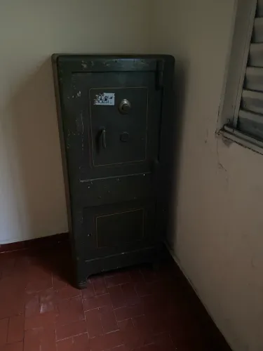 Vendo Cofre Antigo