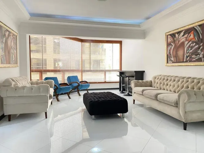 Apartamento quadra mar à venda em Balneário Camboriú