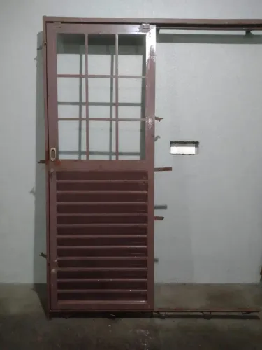 Porta de correr de ferro