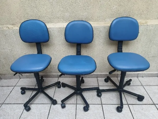 Cadeira Giratória de Escritório em Couro com Rodinhas Azul