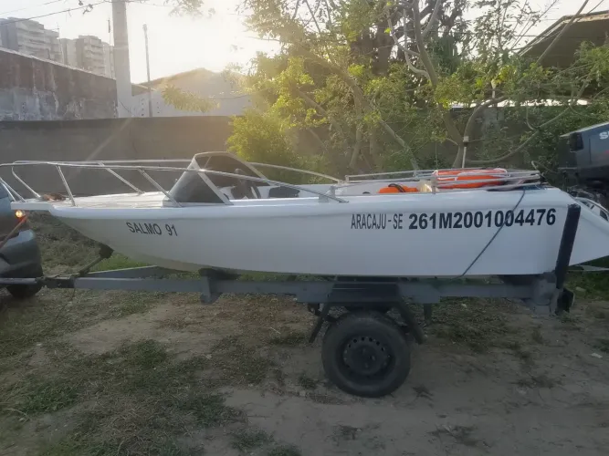 Vendo lancha 1+4 funcionando perfeitamente. Somente ligações. 