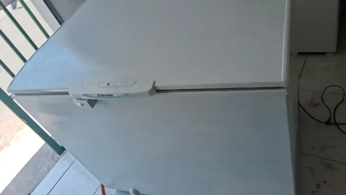 Freezer semi novo