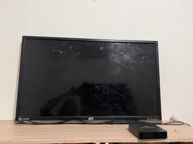televisão SEMP junto com Tv Box