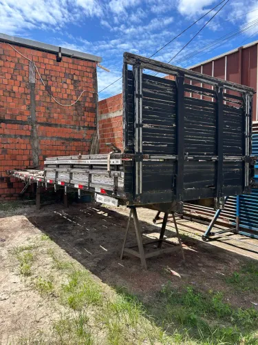 Carroceria de madeira de 7,80m