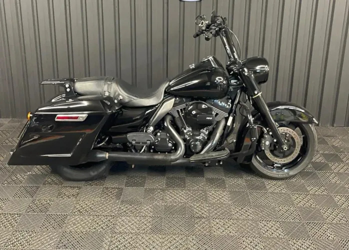 Harley-Davidson RoadKing Preta