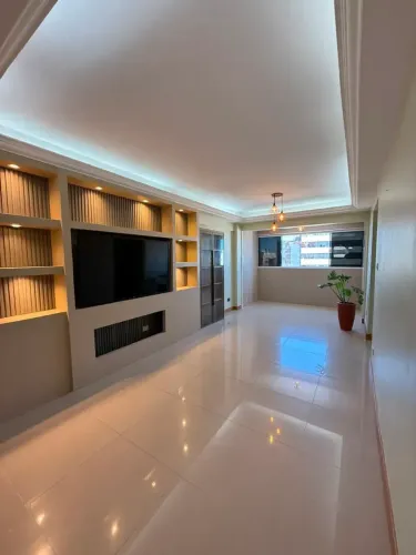 Vista Mar 77m² 2 Quartos (1 Suíte) + Closet Andar alto na Ponta Verde