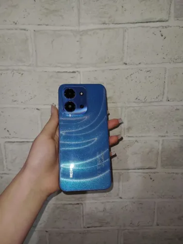 Redimi 15c em perfeitas condições. Um celular lindo para quem gosta de estilo.