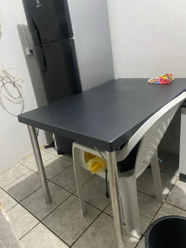Mesa semi nova mas bem conservada 
