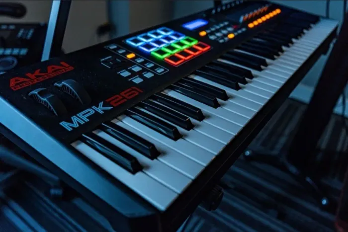 Teclado Controlador AKAI MPK 261