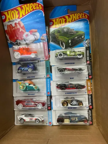 LOTE HOT WHEELS ORIGINAL - 10 MODELOS FANTASIA LACRADOS