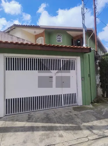 Casa à venda em Vila Sônia, São Paulo | 3 suítes, 4 banheiros