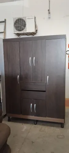 Guarda roupas com pés, USADO ENTREGA dentro de Uberlândia MG