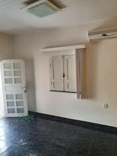 Vendo casa bem adequada pra família e ótimo local