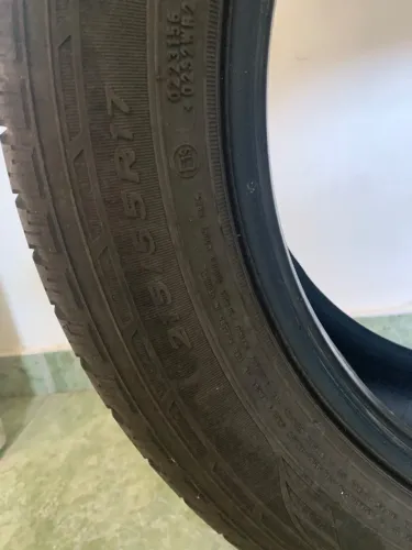 Vendo 1 (UM) Pneu Goodyear 215/55R17