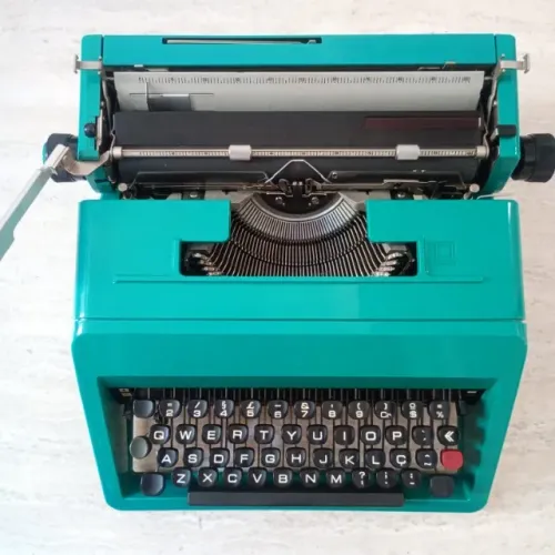 maquina de escrever olivetti studio 45 verde  para decoração