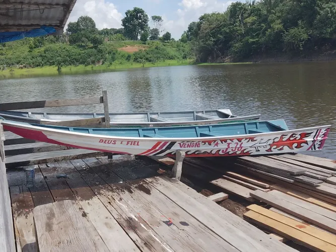 Canoa de 5 metros semi nova valor 4000