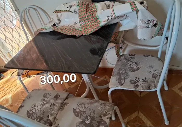 MESA QUADRARA