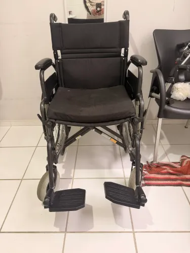 cadeira de rodas semi nova