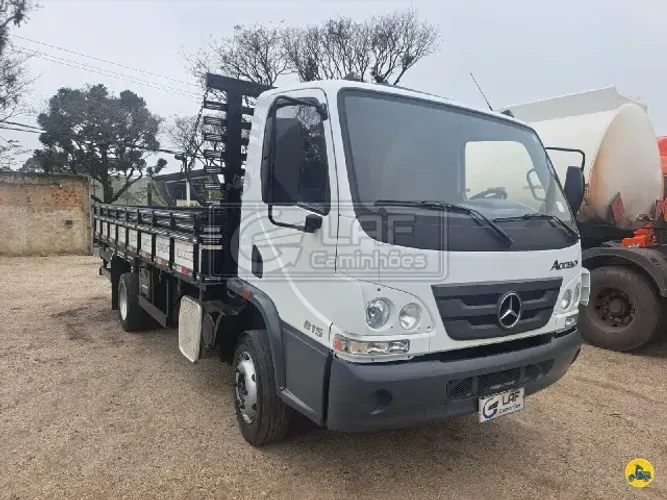 M.benz Accelo 815 carroceria de 5,50 metros