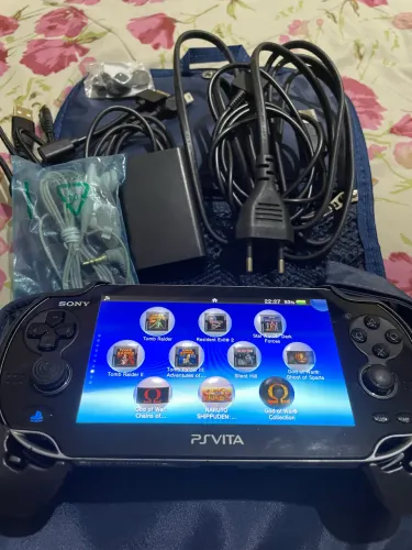 PS Vita tela Oled/ 340 jogos+ cartão de memória 128Gb