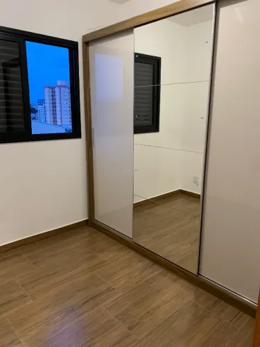 Guarda Roupa Casal 100% MDF 3 portas 1 espelho London Yescasa (usado)