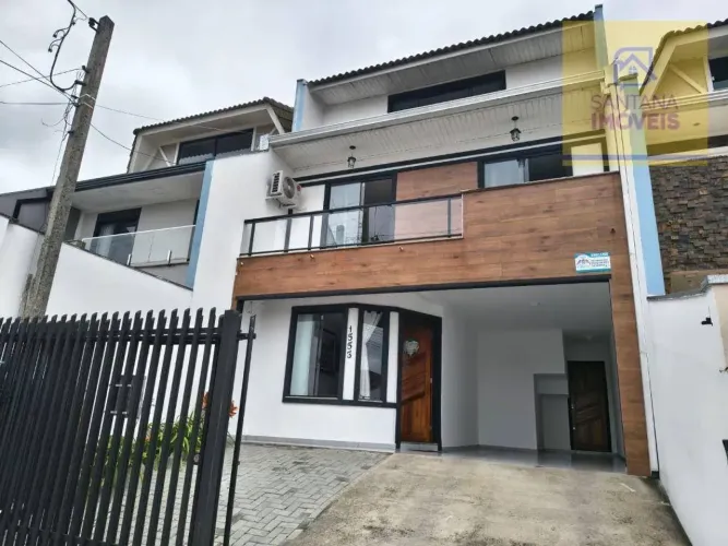 Sobrado com 3 dormitórios à venda, 188 m² por R$ 920.000,00 - Centro - Campo Largo/PR