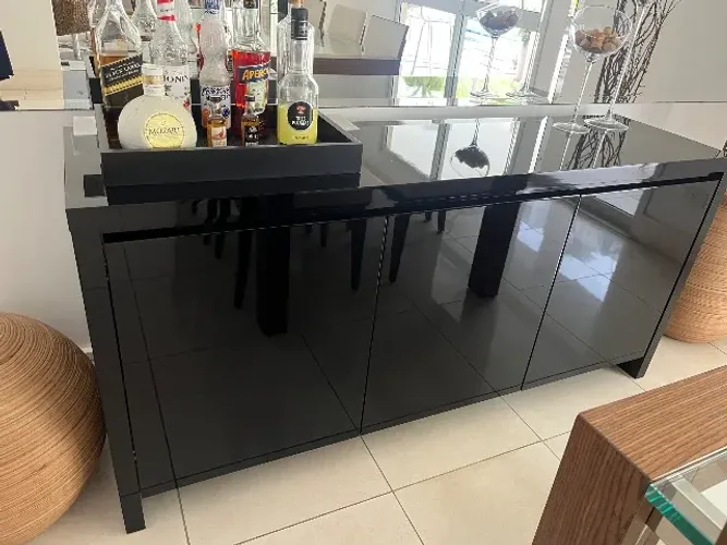 Buffet 3 portas em laca preta 