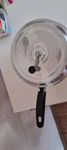 Vendo pipoqueira manual, pouco usada, pra que gosta de pipoca feita como a do pipoqueiro.