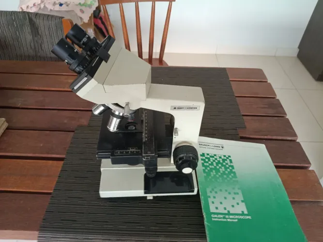 Microscópio óptico Galen III Bausch & Lomb