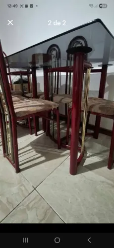 Mesa de vidro com 6 cadeiras