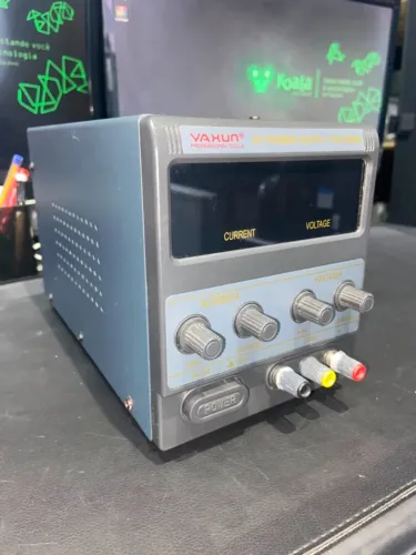 Fonte De Alimentação Digital Yaxun Yx 305d 30v 5a Bivolt Voltagem De Entrada 110v/220v (bi