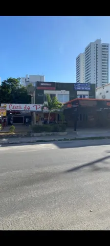 Sala comercial, na avenida Abdo Cabús, prox. Colégio Sousa Leão.