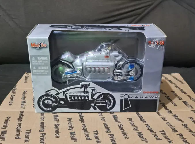Miniatura de moto Dodge Tomahawk 1:18
