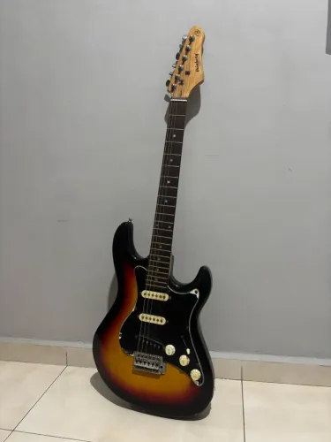 Guitarra Elétrica Stratocaser