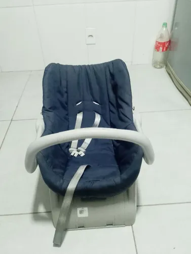 Bebe conforto semi novo