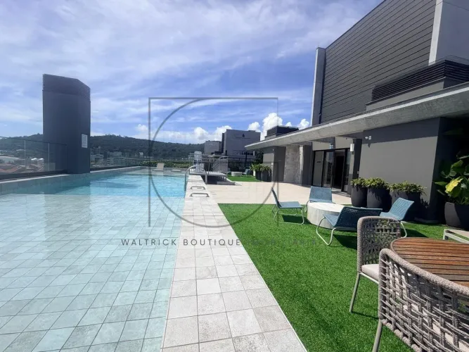 Apartamento 3 suítes frente mar em Jurerê