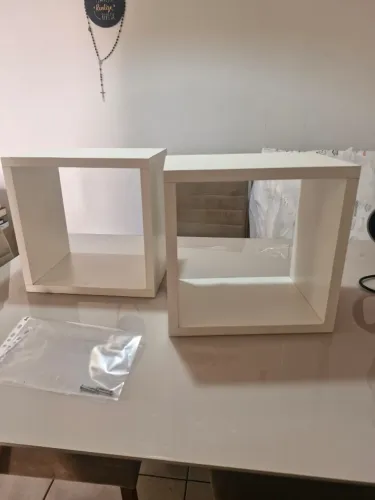 Par de Nichos Quadrados Brancos + Kit de Fixação (Ótimo Estado) 