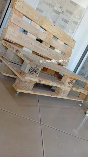 Vendo sofá em pinus tratado 