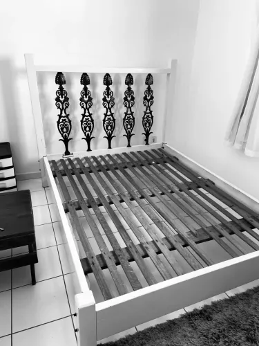 Cama casal antiguidade madeira de lei